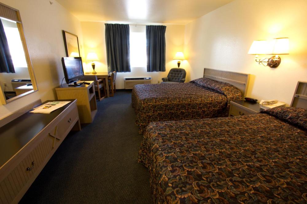 Queen Room with Two Queen Beds - West Wing  interior